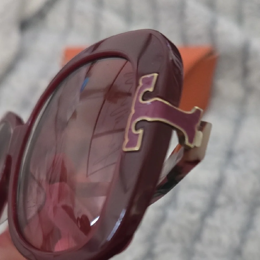 Tory Burch Burgundy Sunglasses with Case - Picture 5 of 15